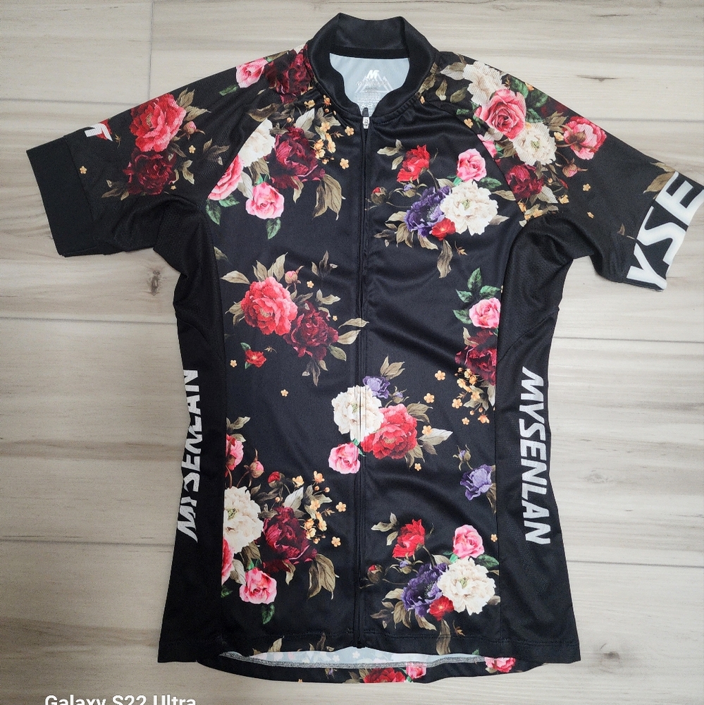 Size M  Black floral cycling jersey